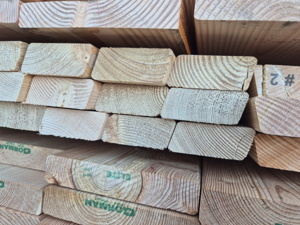 kanad. Douglasie B-Sort., Rhombusleiste, HS 306, Kanten gerundet, abge. ca. 15 Grad