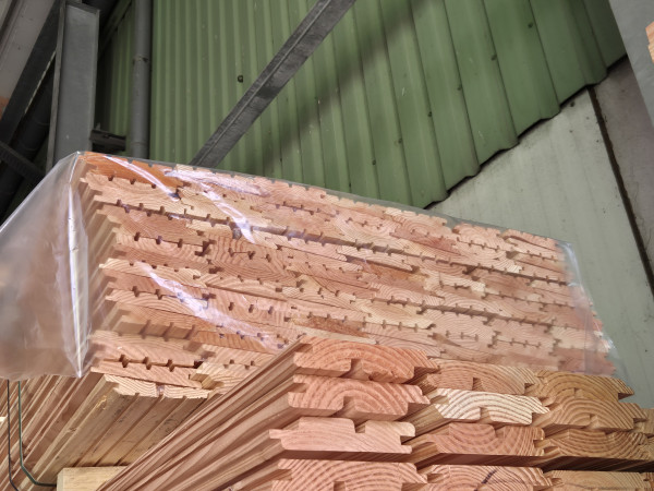 Douglasie B-Sort., HS 154, Nordwand mit Nut & Feder, Sichtseite gehobelt