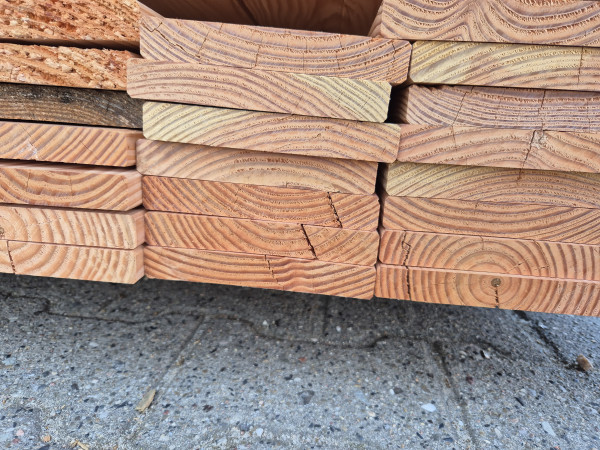 Douglasie B-Sort., trocken, HS 301, geh. Glattkantbrett m/4 kl. Fasen